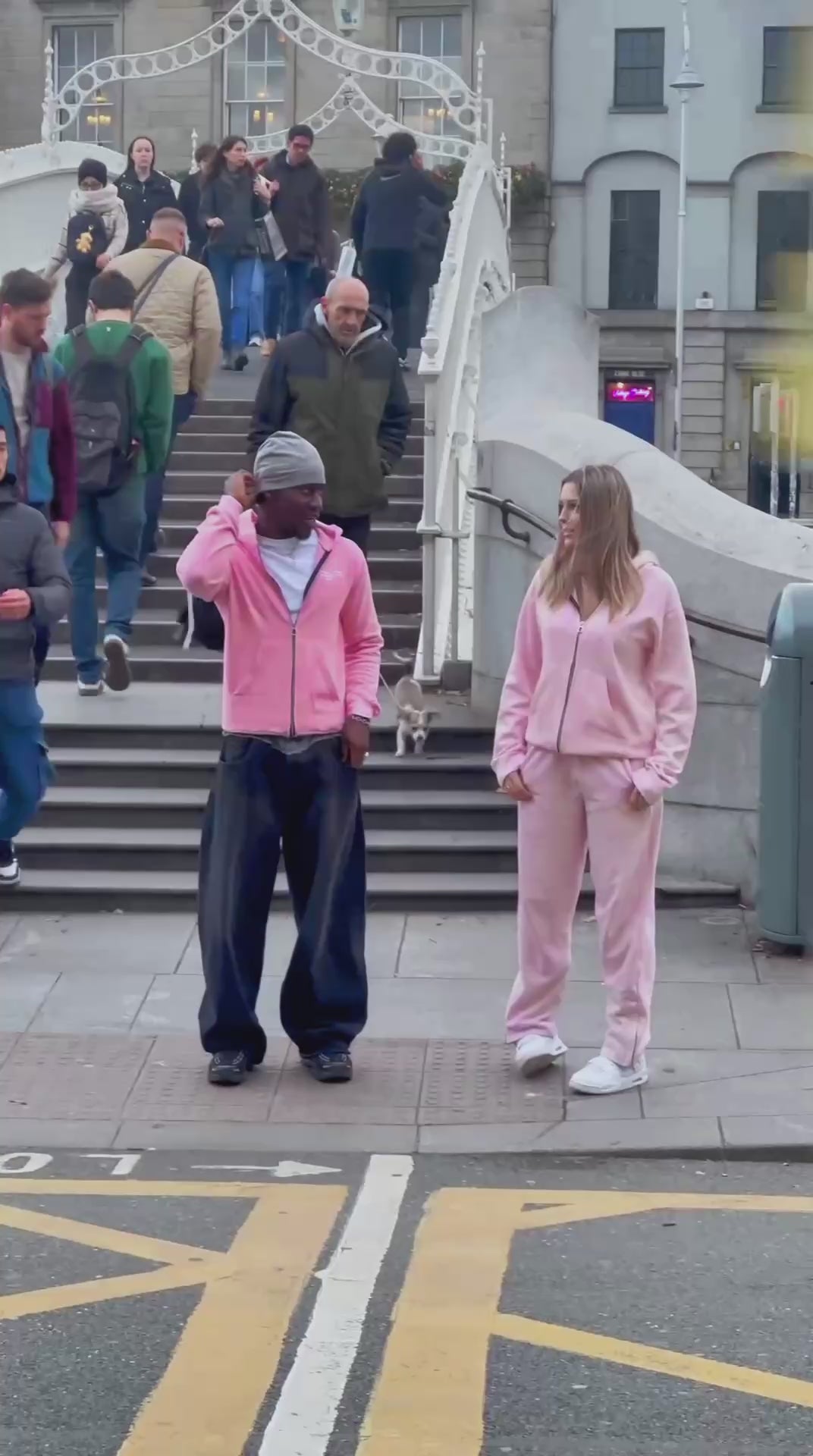 GLIDE SIGNATURE
DOUBLE-ZIP RHINESTONE
TRACKSUIT-PINK